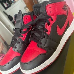 Jordan 1 mid sz 6 (38.5)